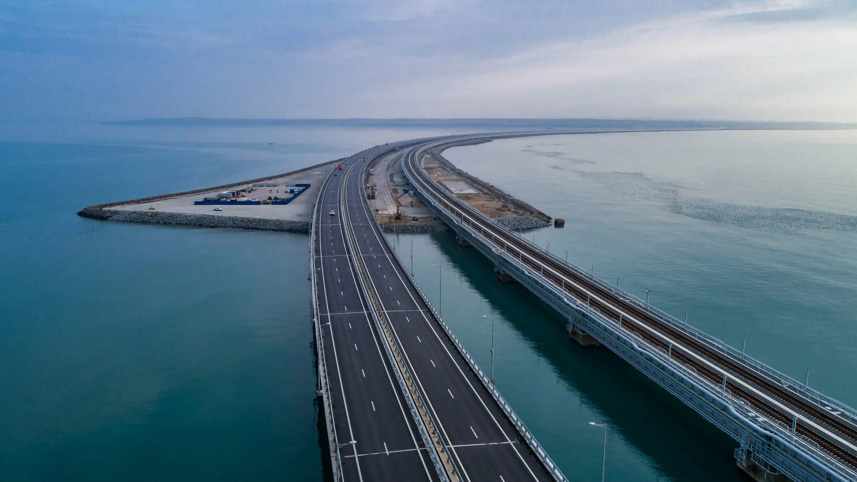 Сколько лет крымскому мосту. Мост через Керченский пролив. Крымский мост через Керченский пролив. Мост Керченский пролив. Керченский мост 2020.