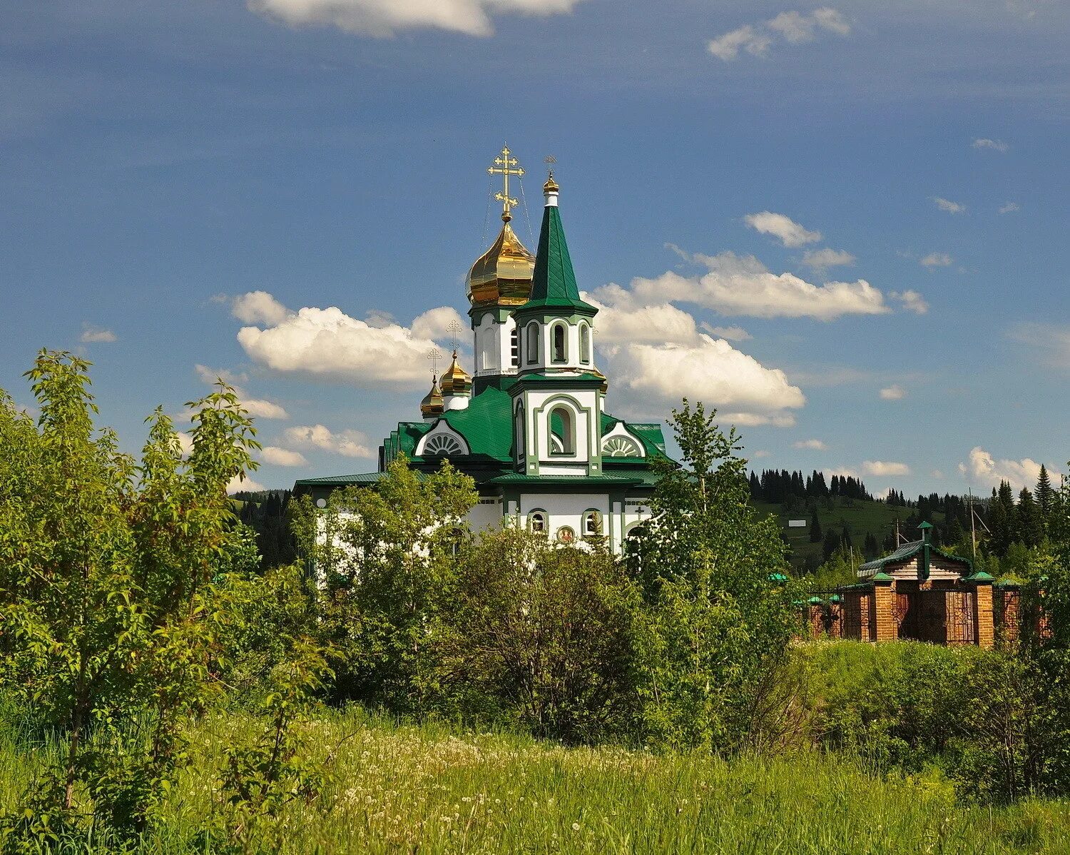 Погода каз таштагольский район. Храм Георгия Победоносца в Таштаголе. Таштагол Георгиевская Церковь. Церковь Георгия Победоносца в Таштаголе, Таштагол. Храм Спасск Таштагольский район.