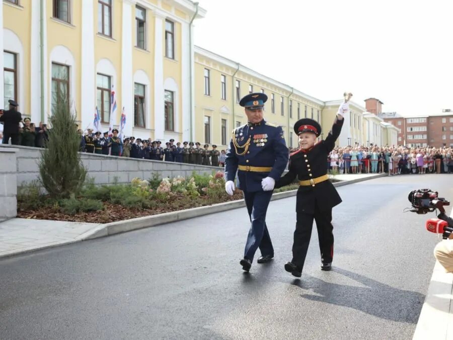 Сайт иркутского суворовского училища. Суворовское училище в Иркутске. Суворовцы Иркутск училище. Военное училище в Иркутске. Форма Иркутского Суворовского училища.