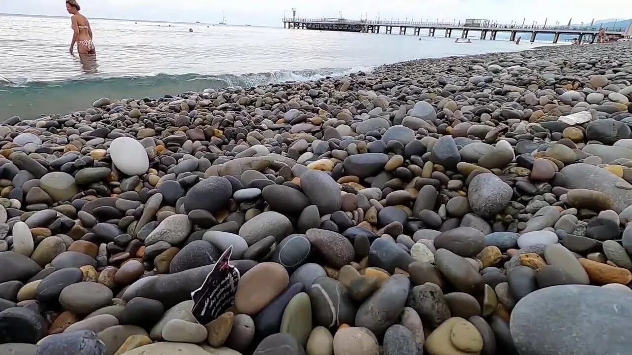 Морской пляж лазаревское. Черное море Лазаревское 2023. Пляж Гренада в Лазаревском 2023. Сочи Лазаревское море. Лазаревское пляж 2020.