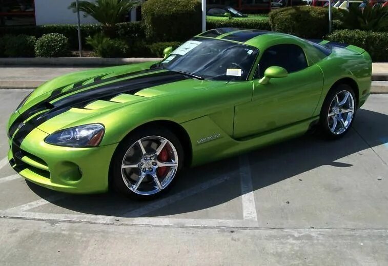 Viper green. Додж Вайпер зеленый. Dodge Viper 2009. Dodge Viper 2010. Додж Вайпер темно зеленый.