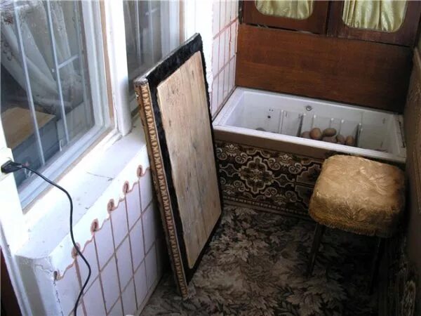 Контейнер для хранения овощей. Выращиваем картофель в горшках. Хранение картошки на балконе. Картофель на балконе. Утепленные ящики для хранения картофеля.