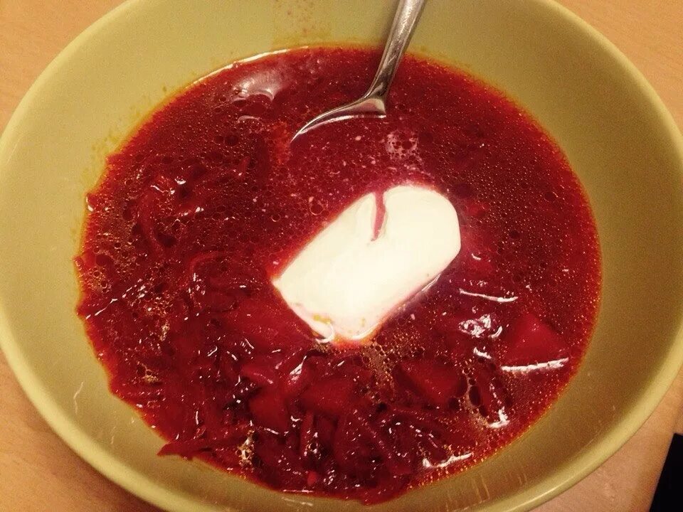 Рецепт борща с мясом в мультиварке. Кусочки мяса для борща. борщ с мясом глобус гурмэ.