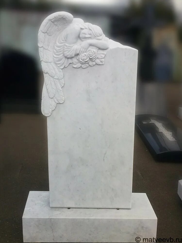 Памятник на могилу белый мрамор. Памятник из белого мрамора. надгробие из белого мрамора. могильные памятники из мрамора. памятник белый мрамор.