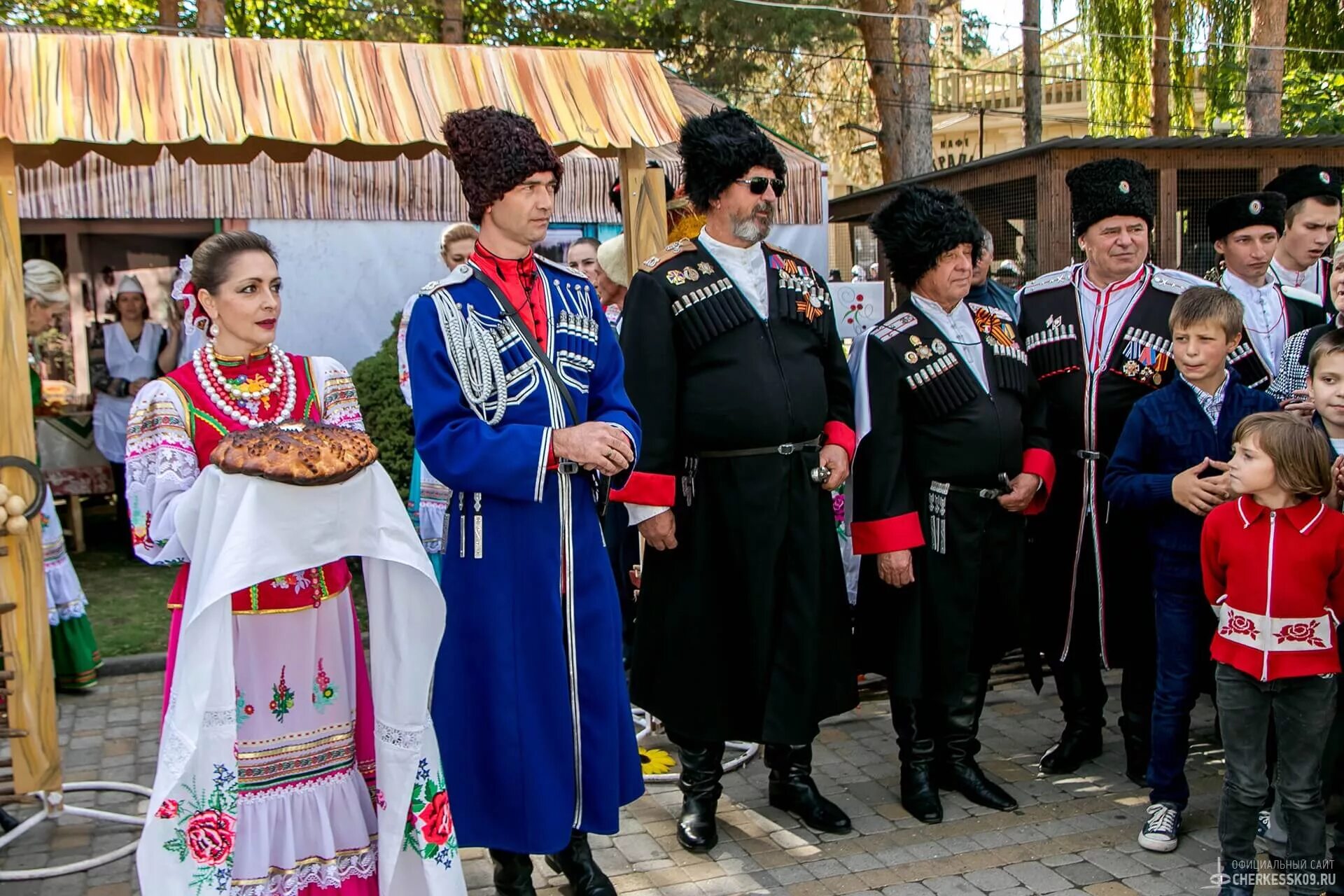 Черкесск биография. Город Черкесск Карачаево-Черкесской Республики. Карачаево Черкесия , черкеска. Карачаево Черкессия Кубань. Жители Карачаево Черкесии.