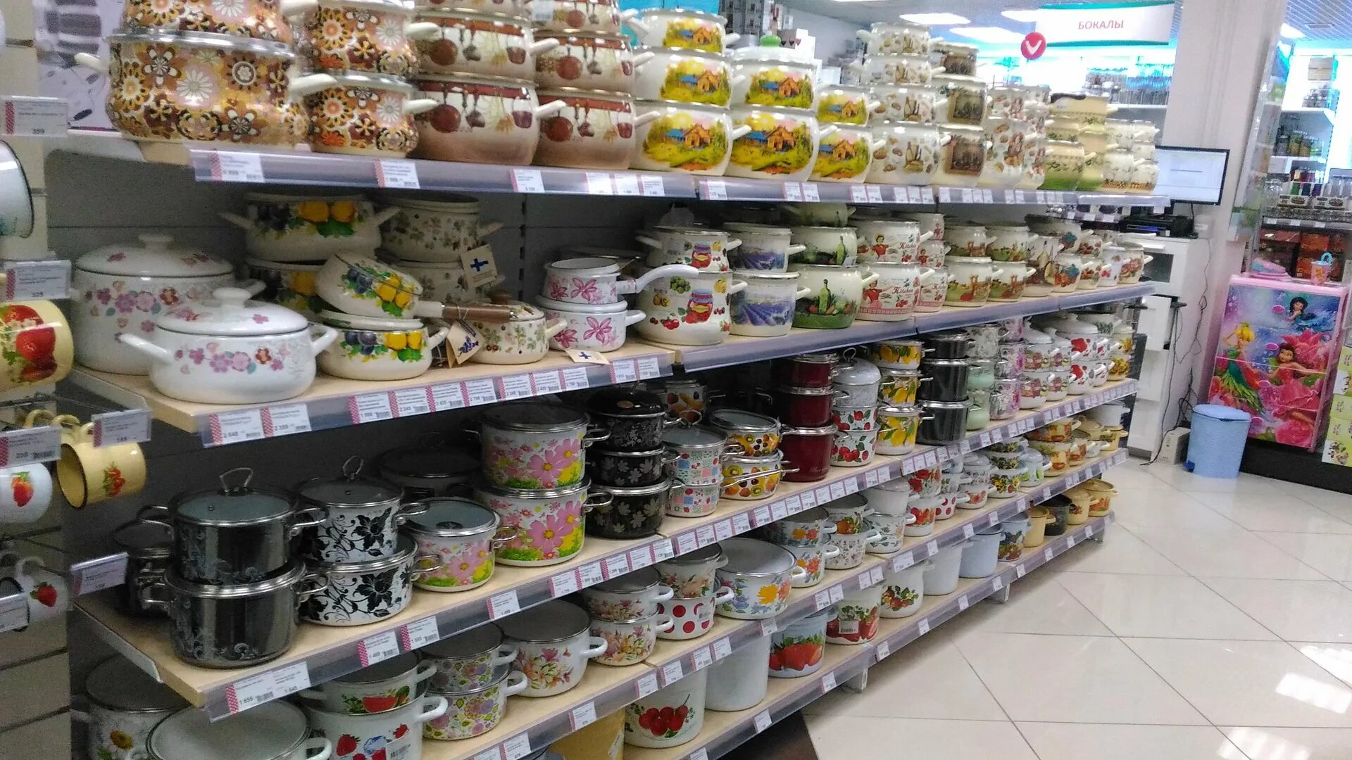 Tiferet нижневартовск. Отдел посуды. Посуда магазины адреса. Магазин посуды. Посуда магазины адреса.
