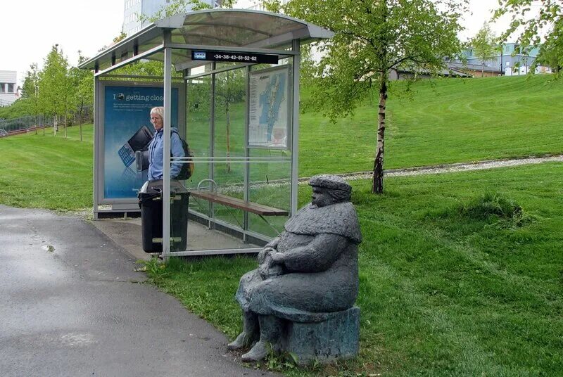 Российский остановиться. Необычные остановки. Автобусная остановка. Остановки прикольные. Необычные остановки общественного транспорта.