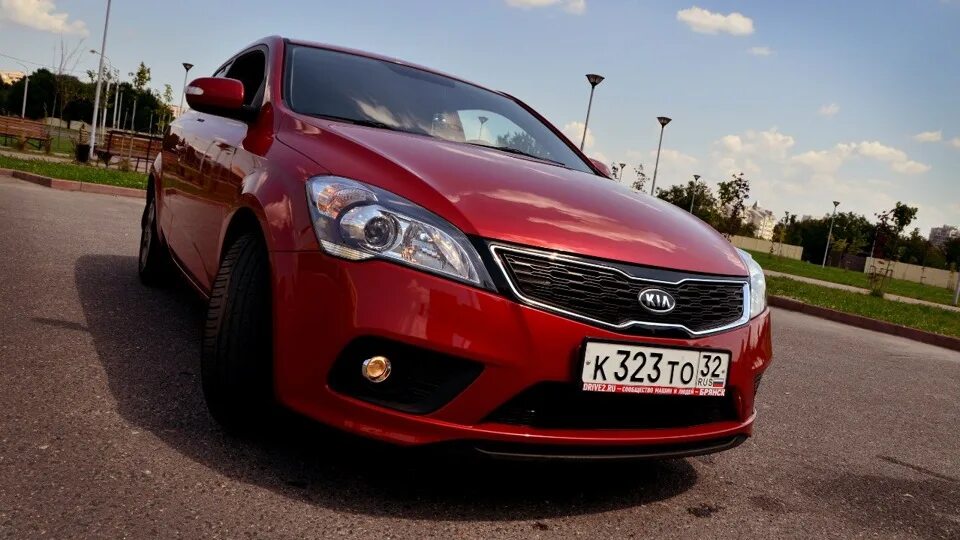 Киа сид 2011 1.6. Kia Ceed 2011 купе красная. Kia Ceed 2011. Красный СИД 2011. Kia Ceed 2011 хэтчбек красный.