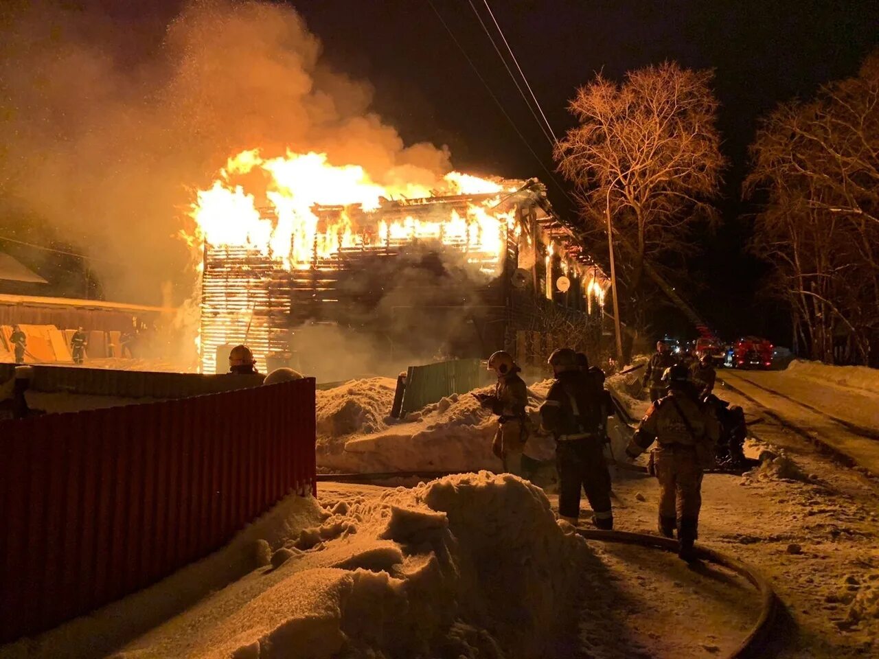 Миллер пожар. Пожар в Соколе Вологодской области. Пожар в Соколе Вологодской области вчера. Дом горит. Пожар в городе.