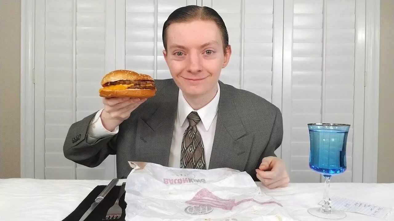 Создатель бургер кинг. Основатель бургер кинг. Дэвид эджертон основатель бургер кинге. Создатель бургер кинг. Создатель бургер кинг.