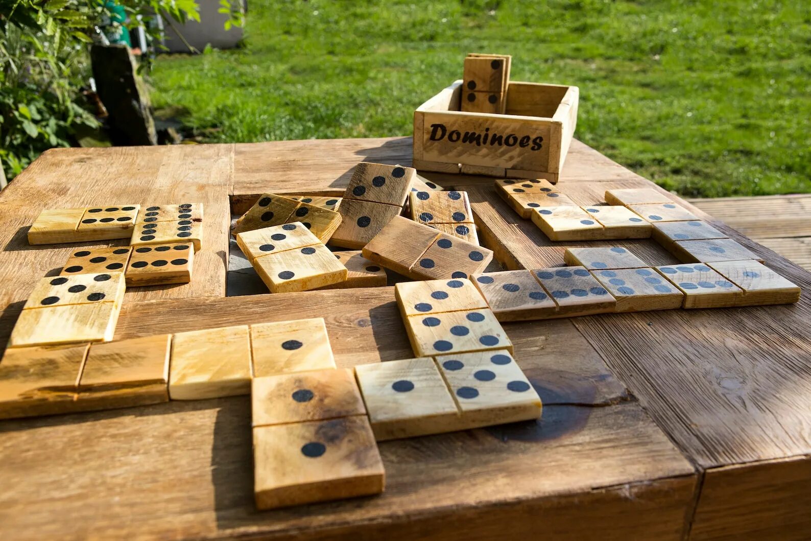 Wooden games. Деревянное Домино. Домино из дерева. Уличное Домино. Огромное Домино.