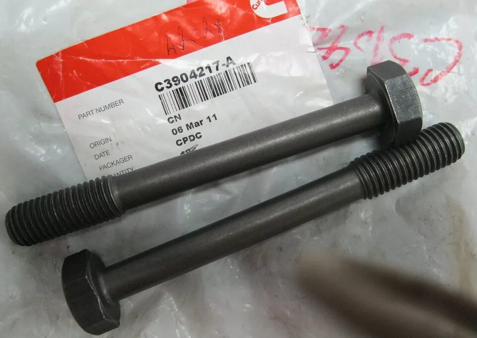 Болт крышки коренного подшипника 3927948 - 6isbe 3927948,4891353, cummins. Болт крышки подшипника распредвала каптива 2. B20b болт коленвала. Болт крышки коленвала 6isbe. Болт коренного бугеля cummins 2.