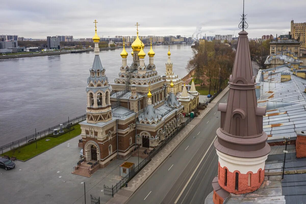 Церковь на проспекте Обуховской обороны. Церковь всех скорбящих радость в Санкт-Петербурге Обуховской обороны. Церковь на Обуховской обороне в СПБ. Храм на Обуховской обороне 24.