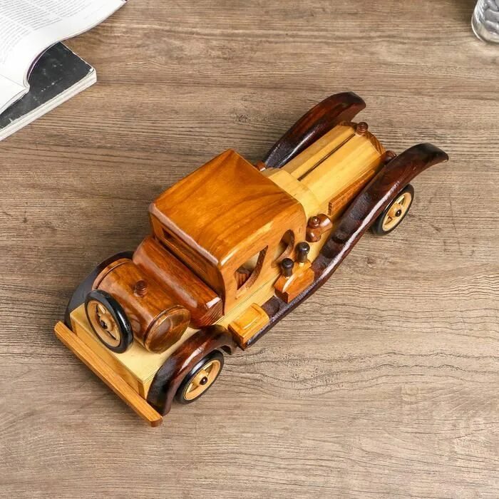 Деревянная машина. Деревянный автомобиль. Машина из дерева. Деревянные модели автомобилей.