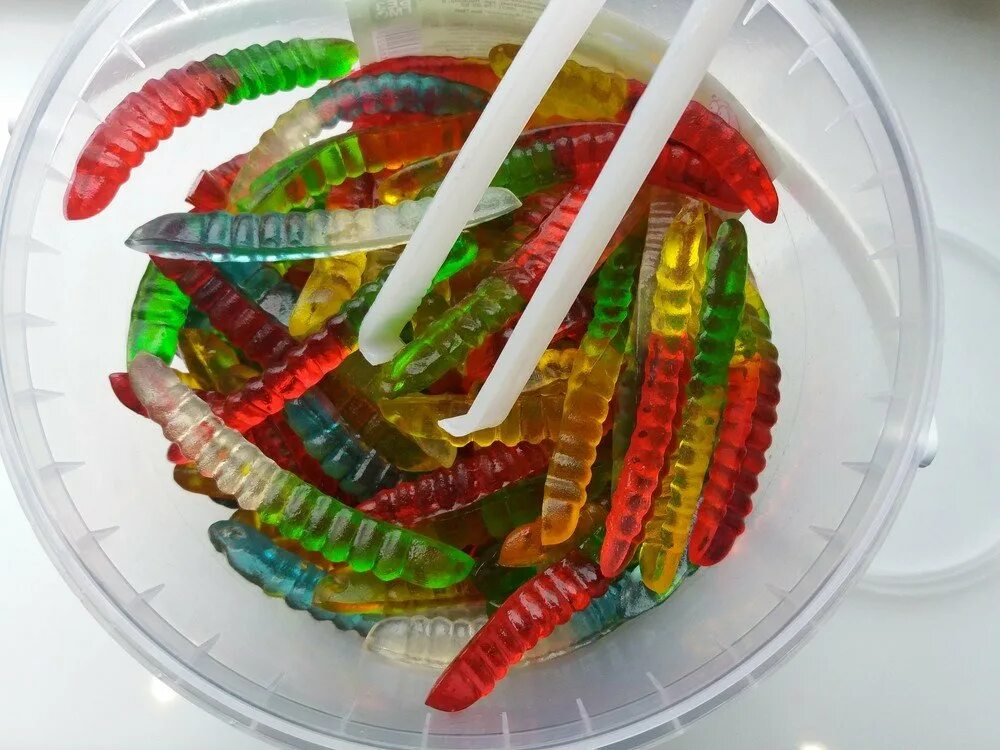 Мармелад желейный червячки. Что такое желейные червячки желейные червячки. Жевательный мармелад (червячки микс) 130 гр. Желейные мармеладки червячки. Желейные червячки желейные.