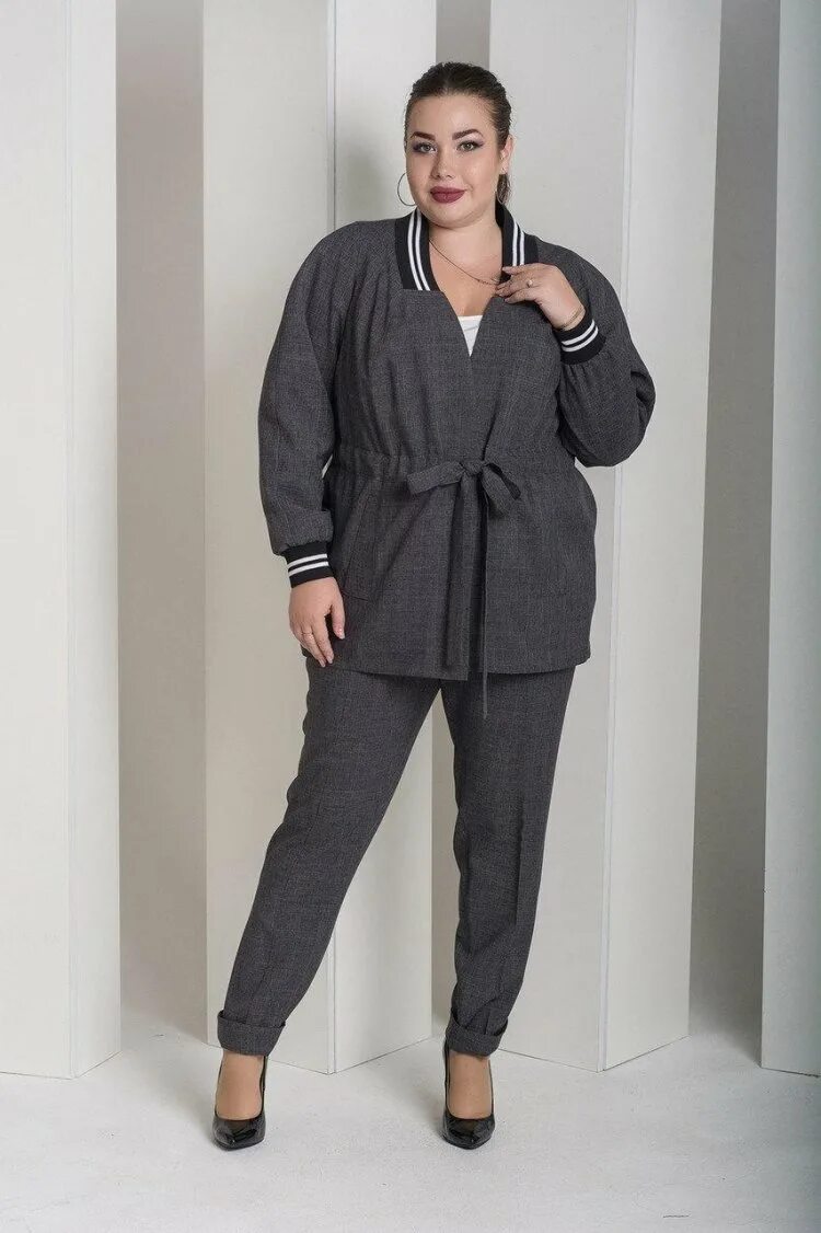 модный костюм для полных. костюм для полных женщин. костюмы для полных женщин стильные. брючный костюм женский для полных женщин. брючный костюм для полных женщин.