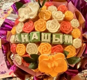 Сексуалды доминатрикстердің құлды қорлағаны туралы бейне