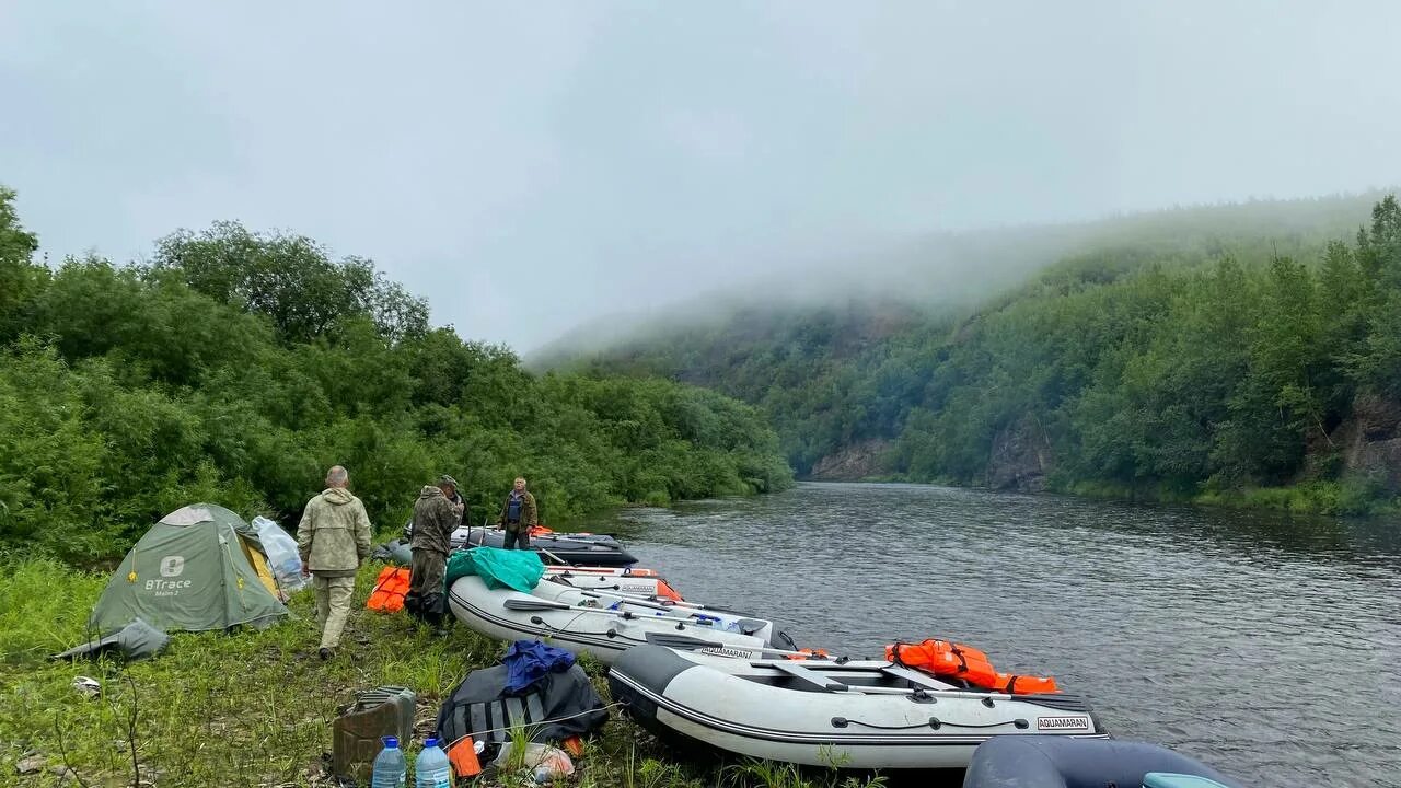 Лодка для сплава по реке. Сахалин лодка. Река Найба Сахалин. Даги река Сахалинская область. Озеро сияние ориона в верховьях реки нелькобы