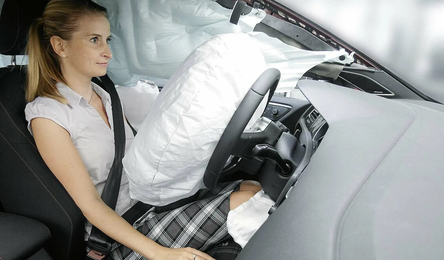 Срс подушки безопасности. Xc90 подушки безопасности 2011. Где в машине находится подушка. Где в машине находится подушка. Подушки безопасности hyundai santa fe 2021.