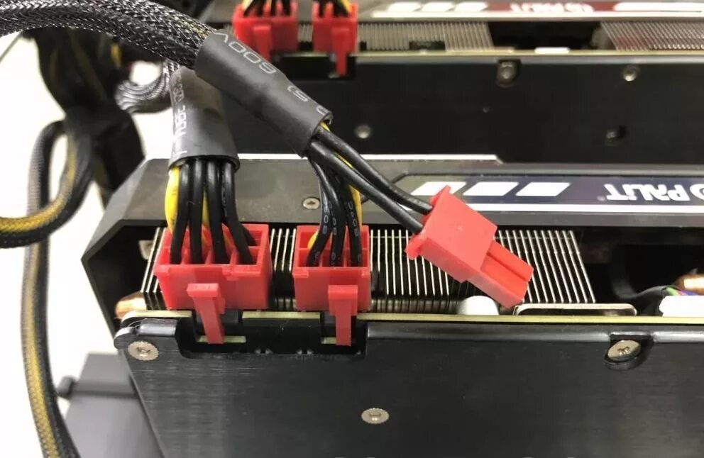 Please power down and connect the. 8 pin видеокарта блок. блок питания 6+2 pin под 8 pin видеокарту. 8 pin power для видеокарты. pcie power cable s.