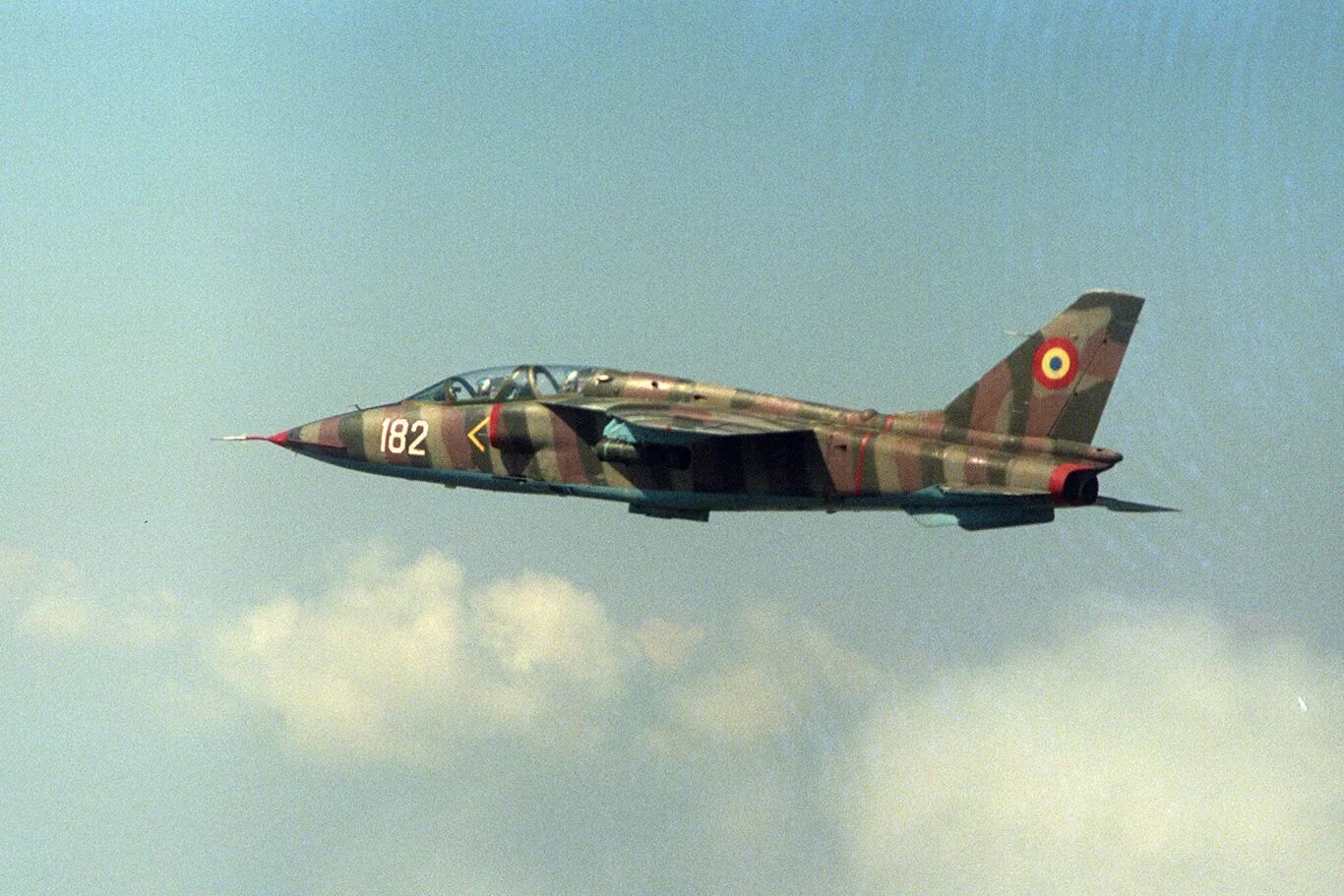 Iar 93b. Iar-93 румынский самолёт. истребитель-бомбардировщик соко j-22 orao. иар 95 самолет румыния. румынские истребители.