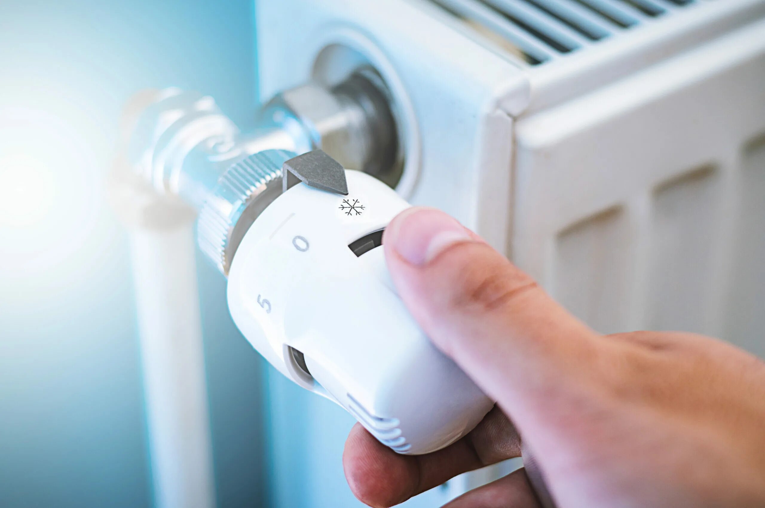 Greenstar 2000 combi gas boiler. Радиатор отопления с терморегулятором во франции. Терморегулятор электронный. Bill for heating now. Turn the heat down.