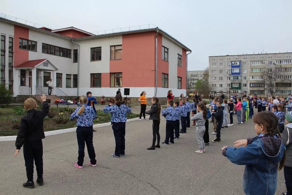 Школа 18 поселок. 18 Школа поселок парковый Тихорецкий район. Поселок парковый Тихорецкий район. 18 Школа Тихорецк. Город Тихорецк поселок парковый школа 18.