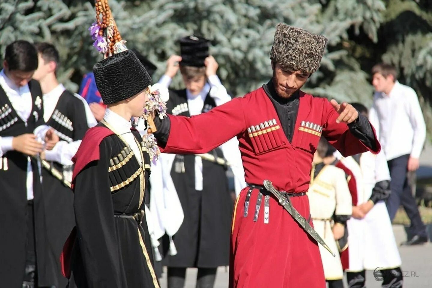 Верование адыгов. Адыги Черкесы кабардинцы. Адыгейцы шапсуги. Национальный костюм Адыги-шапсуги. Народы Северного Кавказа шапсуги.