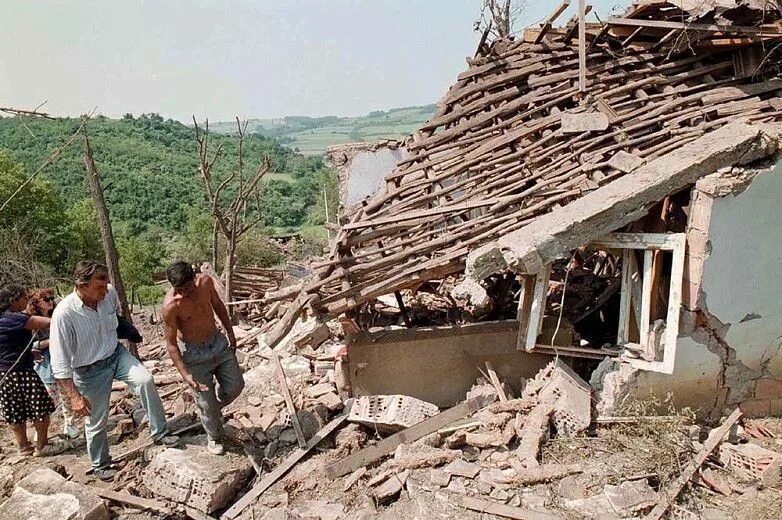 25 лет бомбардировок югославии. Бомбардировка Косово 1999. Бомбёжка Белграда 1999. Бомбардировка Югославии 1999.