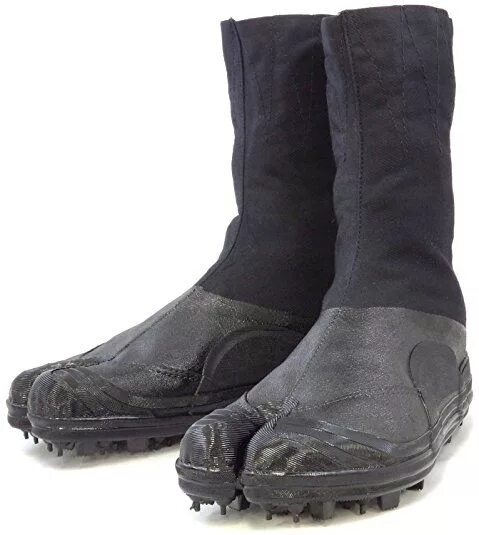 Iris Schieferstein - buty z końskich kopyt Horse boots, Funny shoes