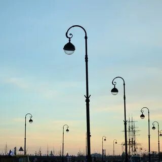 Фонарные столбы в городе