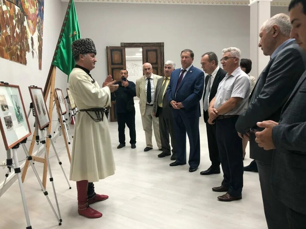 Национальный музей кбр. Национальный музей кабардино-балкарской республики. национальный музей кбр 14 октября. директор музея шогенцукова в нальчике наков феликс русланович. женская выставка кбр.