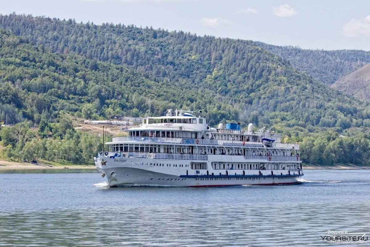 Расположение палуб на теплоходе русь великая. Теплоход герцен схема. Навигация герцен. Теплоход герцен. Навигация герцен.