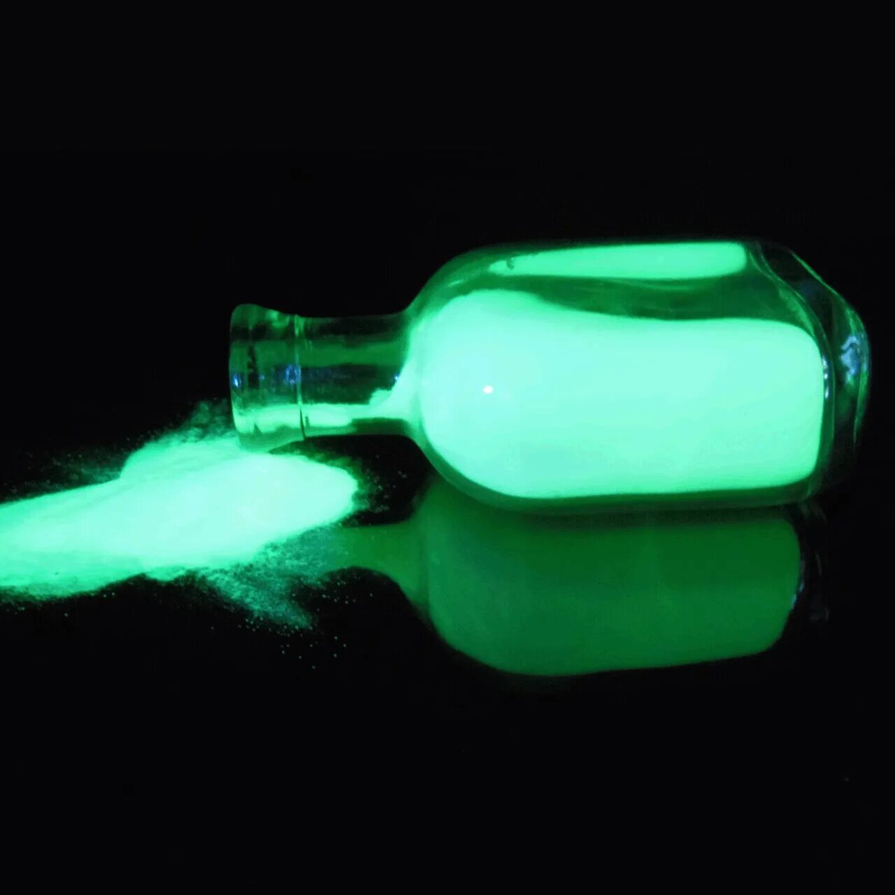 Хемилюминесценция белого фосфора. Люминофор тат33 дорожка. Свечение фосфора. Свечение белого фосфора. Свечение фосфора.