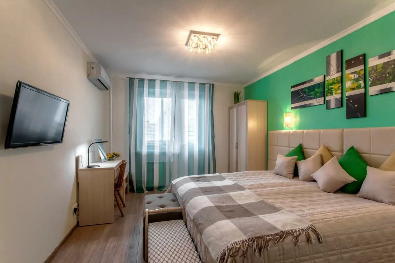 Название посуточных квартир. Посуточные квартиры в москве район юго западный. 3 комнатная квартира в москве. Панферова, д. Квартира метро юго западная однокомнатная квартира.