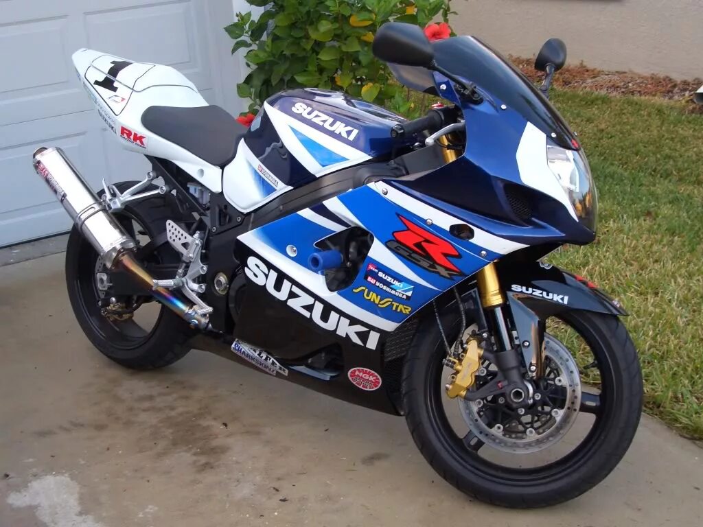 Gsx r купить. Suzuki GSX-r1000 2004. Сузуки джиксер 1000. Suzuki GSXR 1000 2004. Сузуки джиксер 1000 2004.