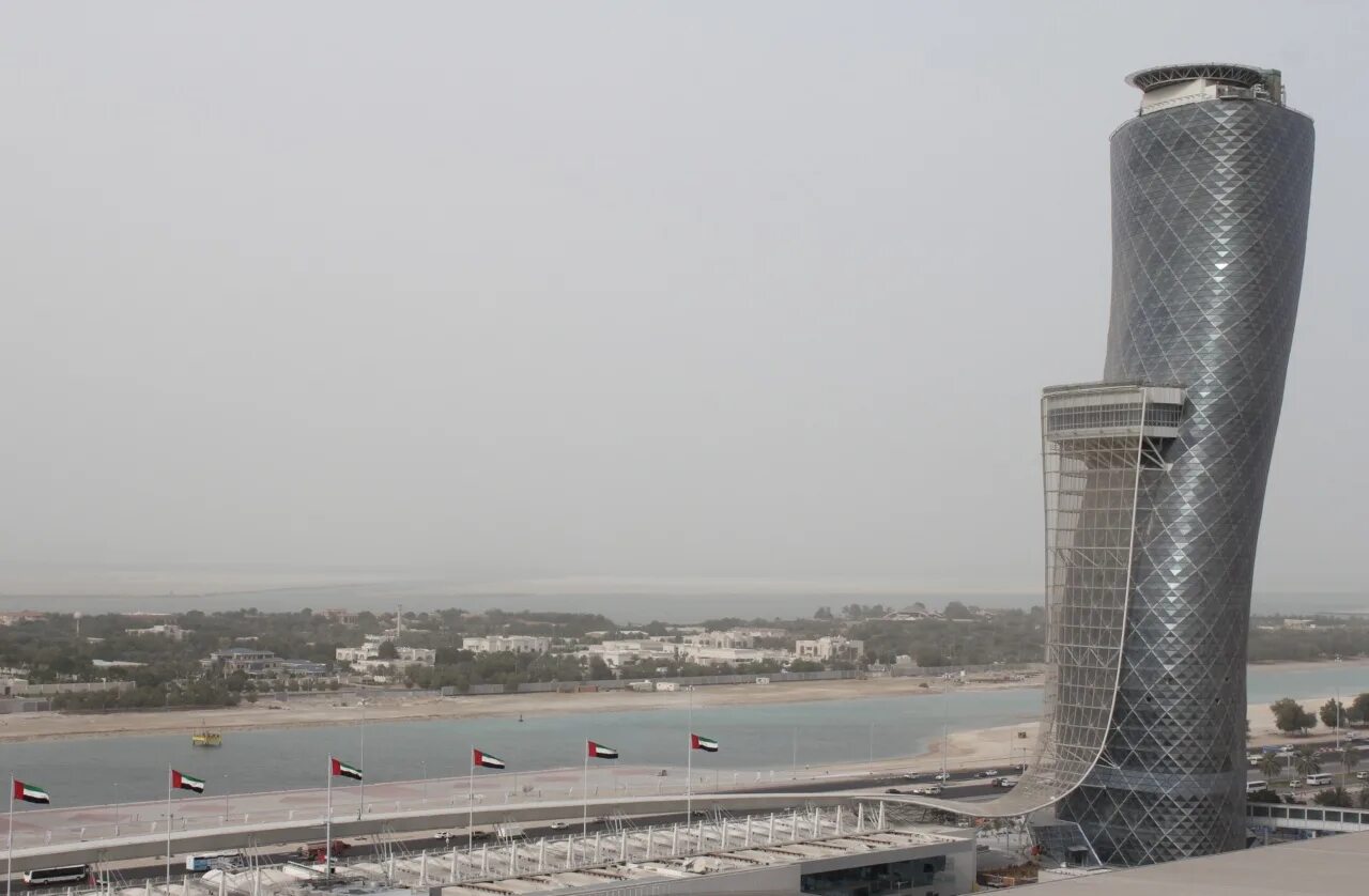 Башня абу даби. Башня абу даби. Башня кэпитал гейт абу даби. Capital gate в абу-даби. Падающая башня «кэпитал гейт», абу-даби, оаэ.
