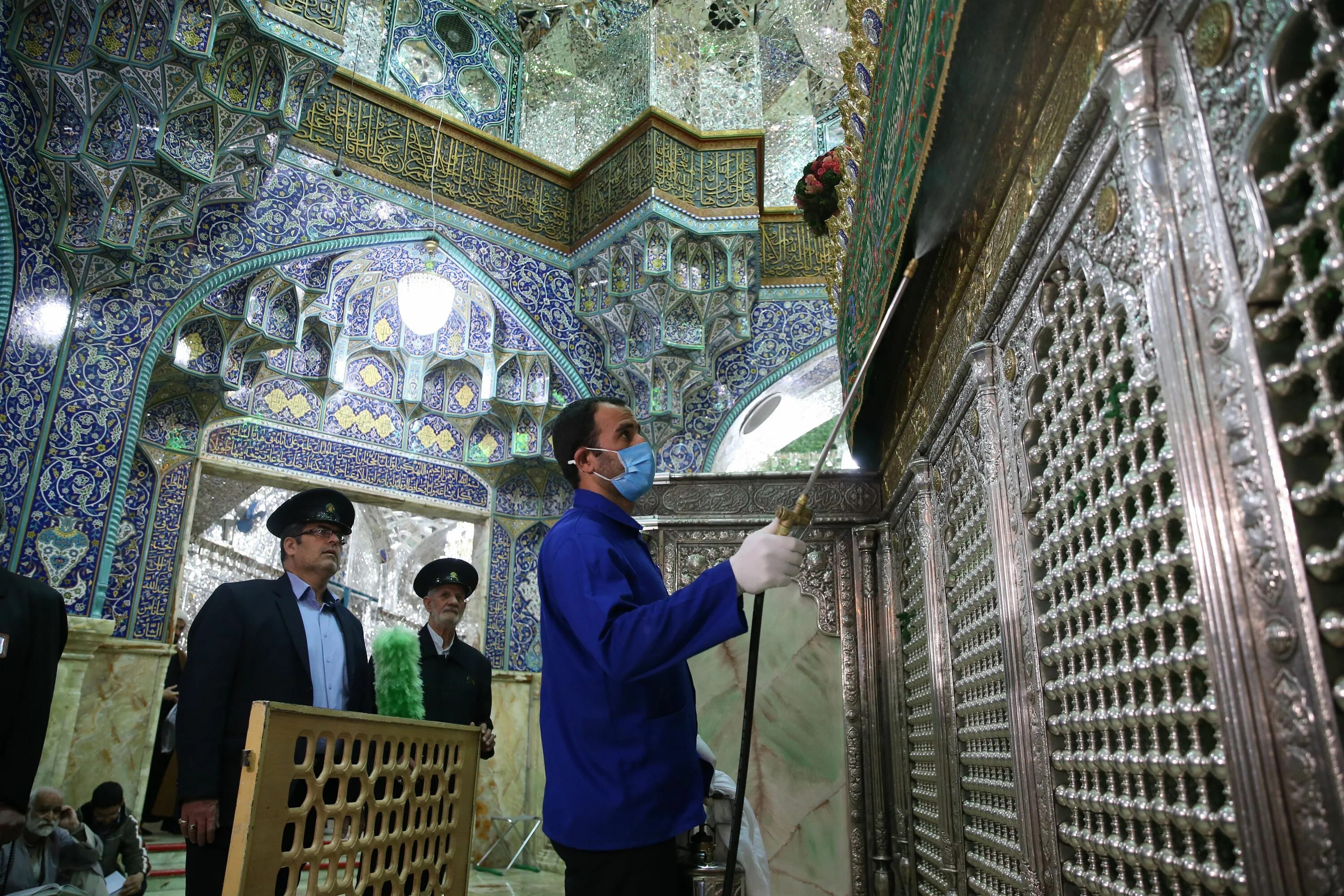 Опасно ли в иране. Qom Иран. Тегеран мечеть Имамзаде Салех. Мечеть Занджана Иран. Храм Фатимы Масуме.
