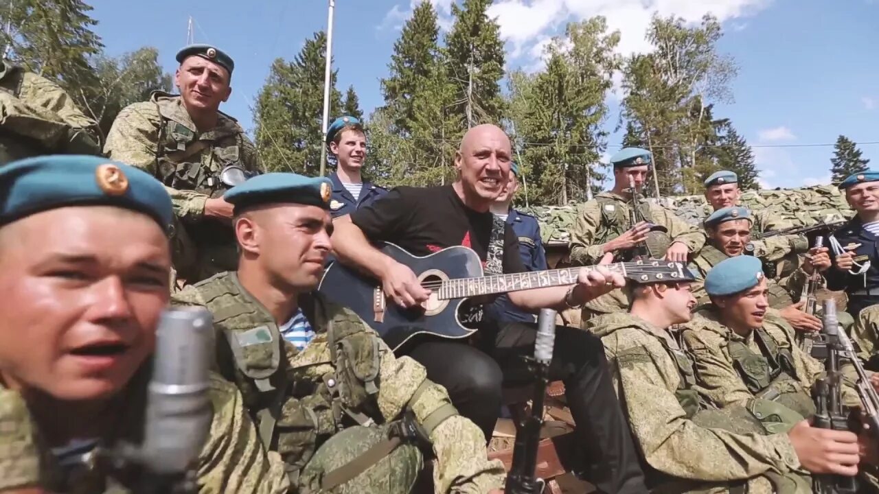 Где служил майданов. Денис майданов в армии. Денис майданов служба в армии. Майданов служба. Денис майданов служба в армии.