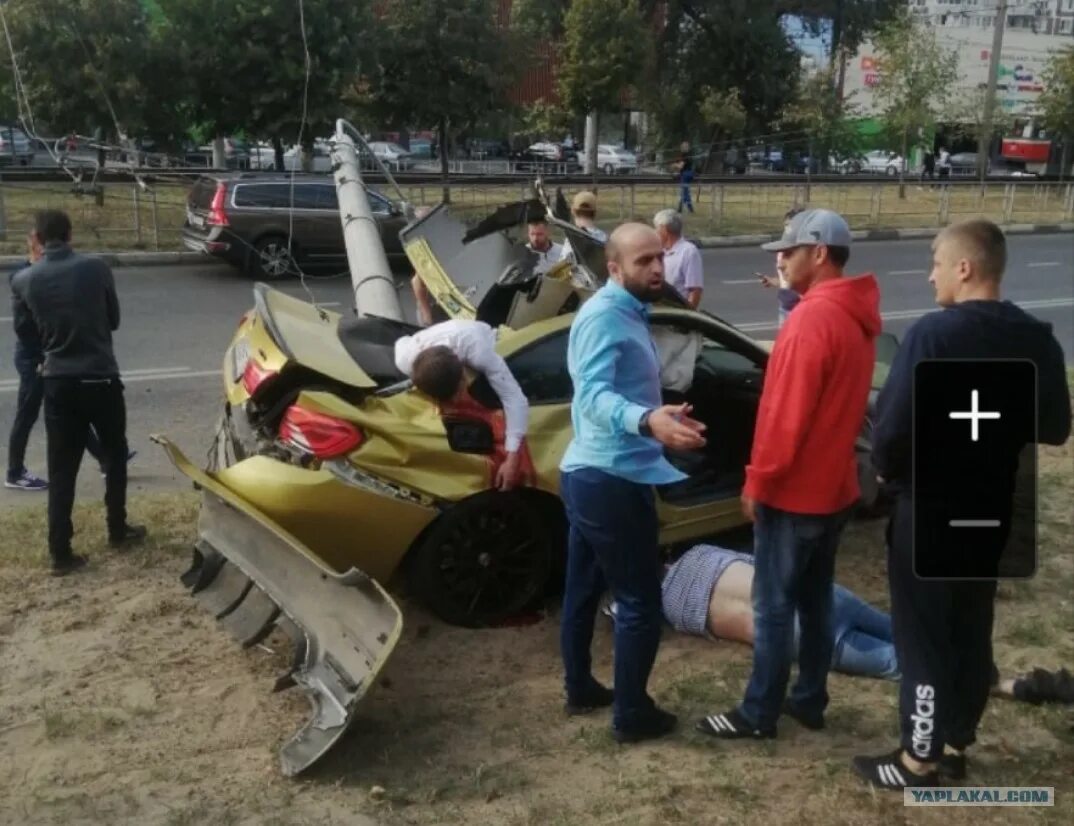 Блоггер эдвард билл. Истории после дтп. Дтп с блоггером эдвардом биллом. Авто после дтп. Аварийный автомобиль.