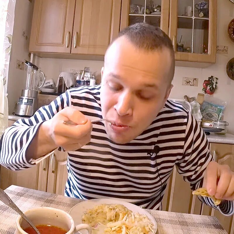 Знаменитый блоггер в грузии ресторан. Богомол сан саныч. Сан саныч богомолов. Дом сан саныча богомолова. Сан саныч богомолов.