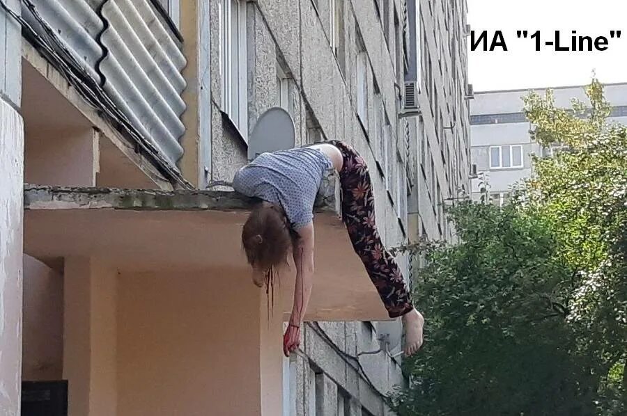 девушка выпала из окна в москве сегодня
