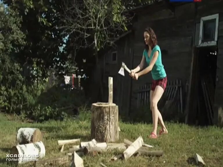 Соблазнительная Юлия Майборода В Коротких Шортиках – Непутевая Невестка (2012)