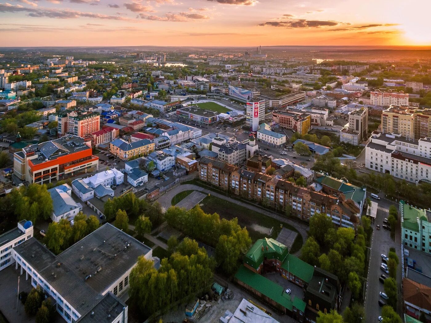 Россия ульяновск сайты. Ульяновск центр города. Ульяновск центр с высоты. Ульяновск сверху центр. Город Ульяновск с высоты птичьего полета.