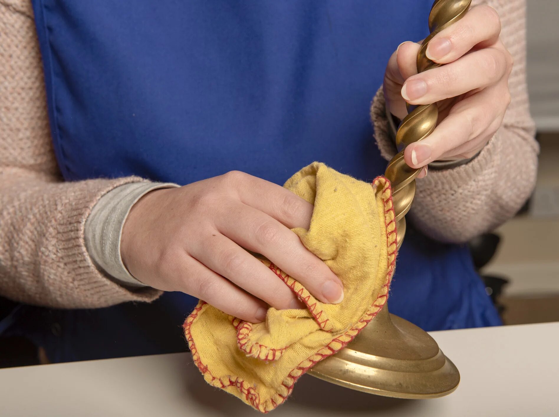 Латунь уход за изделиями. Латунь почернела. Чистка бронзовых изделий. Очиститель медных труб от окислов. Очиститель латуни.