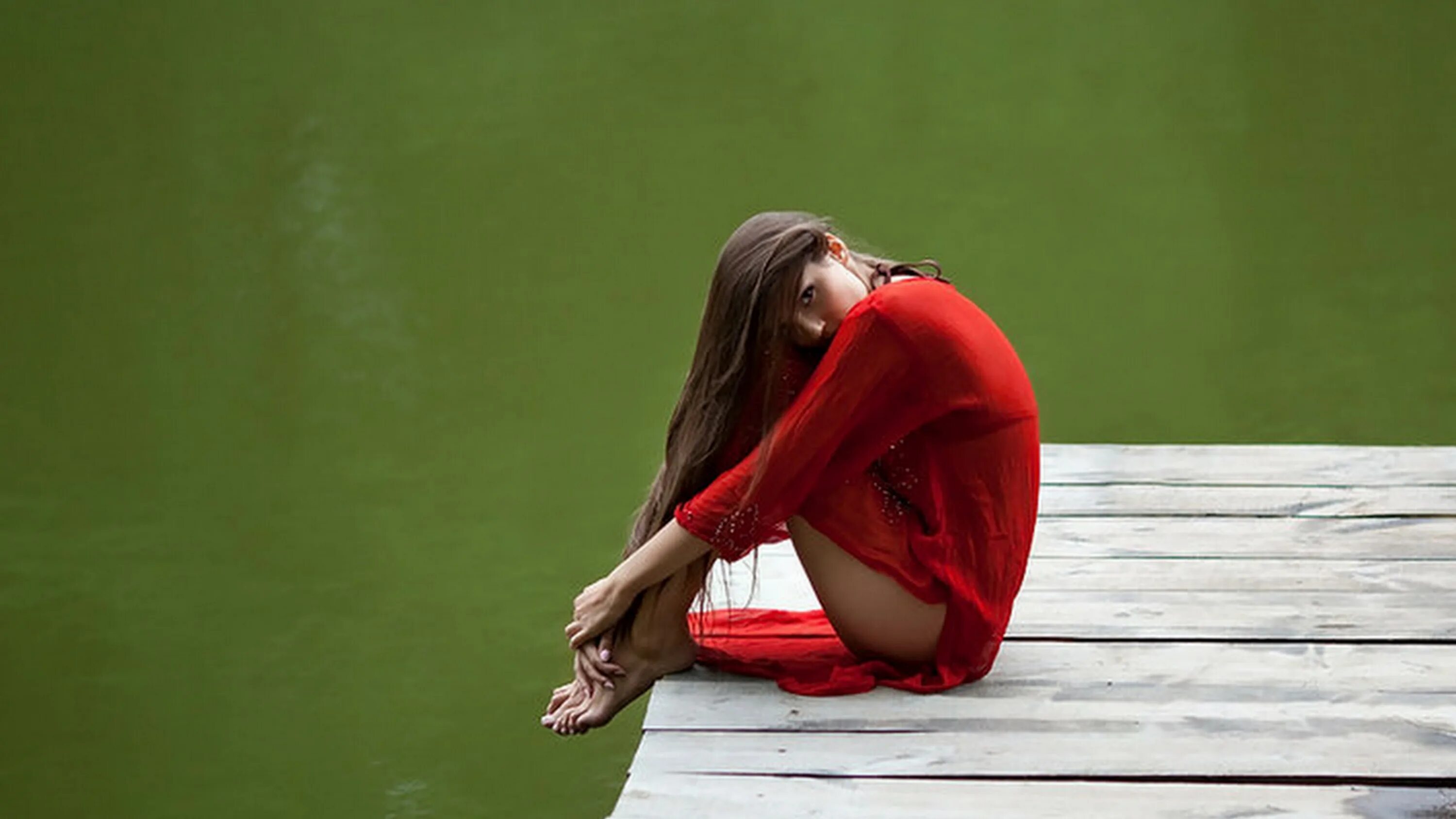 марина стенько. девушка на лоне природы стоя. пейзаж с людьми. стефан соел фото. джон кольер художник.