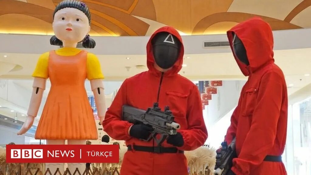 Игру кальмара давай. Игра в кальмара. игра в кальмара кукла. костюм игра в кальмара.
