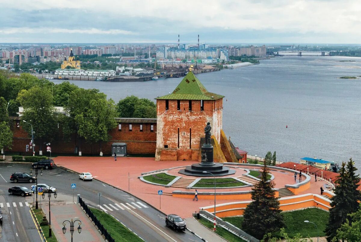 Ковид в нижнем новгороде. Площадь Минина достопримечательности Нижний Новгород. Площадь Минина панорама. Нижегородский Кремль НН. Нижний Новгород достоприм.