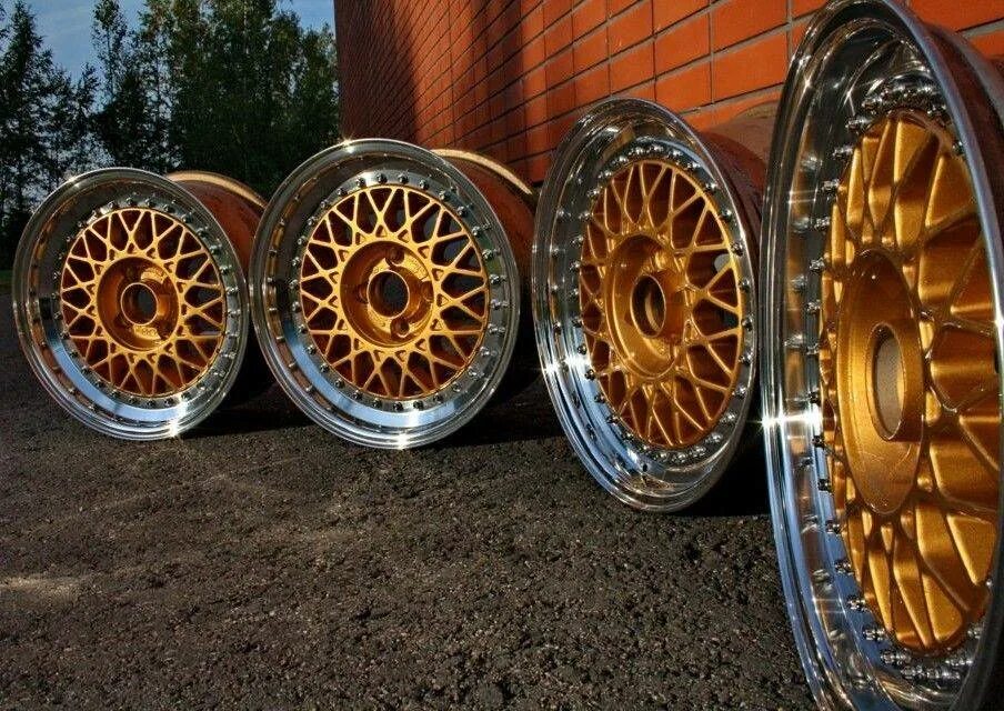 Редкие диски. Автомобильные диски bbs. bbs 17 радиус. диски bbs r17 золотые. диски ббс золотые с полкой.