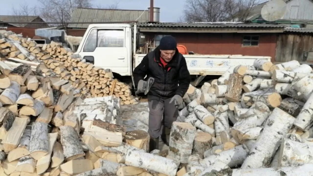 Рубить дрова. Видео дрова. Заготовка дров. Как правильно складывать дрова в печку. Красиво уложенные дрова.